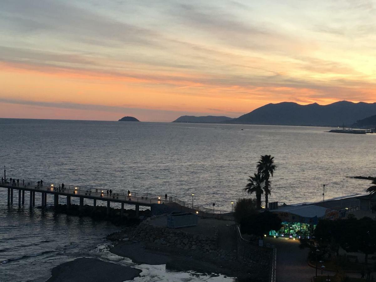 Vela D'Oro Hotel Pietra Ligure Exterior photo