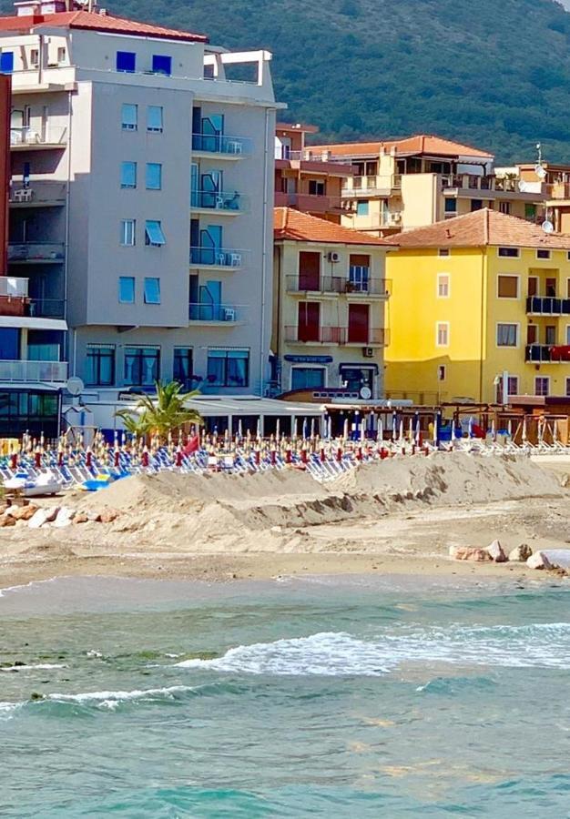 Vela D'Oro Hotel Pietra Ligure Exterior photo